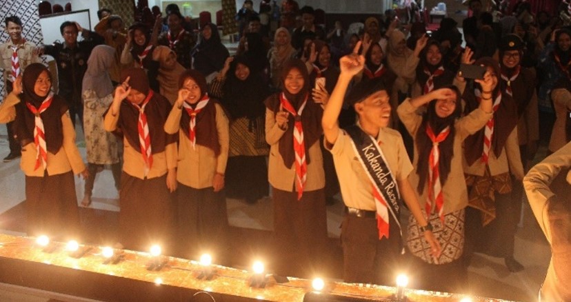 Hiburan penutupan MILAD dengan joget bersama para Tamu Undangan.Foto para tamu ketika di foto boot